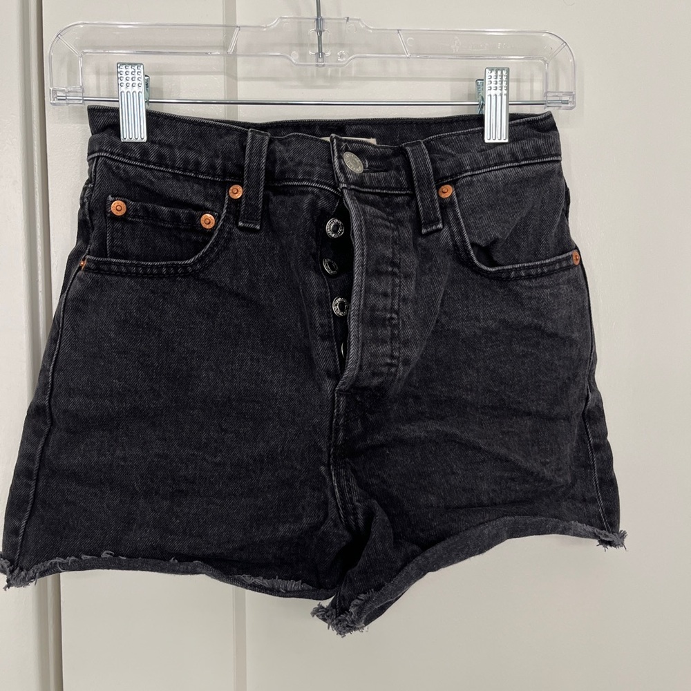 Levi’s Ribcage Shorta - Picture 5 of 5